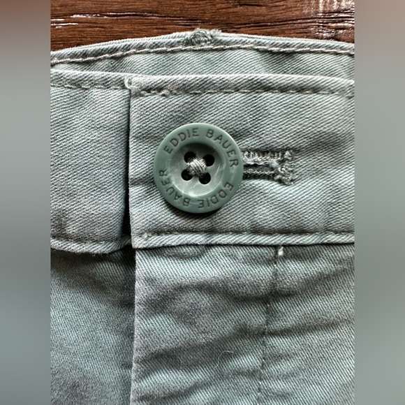 Eddie Bauer Slightly Curvy Light Seafoam Green Shorts- size 2 - Picture 5 of 9